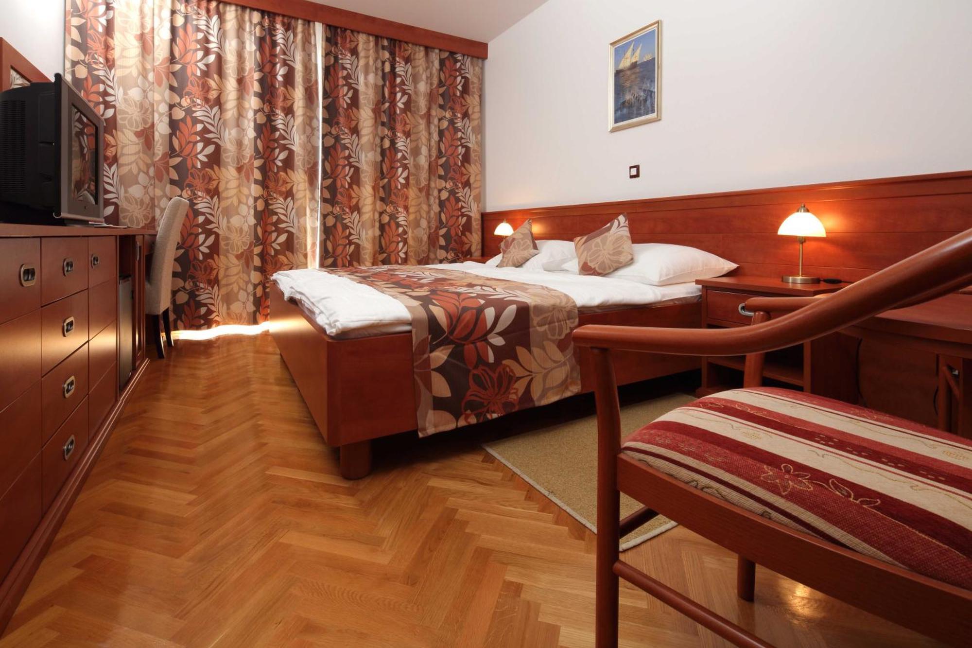 Dorijini Dvori Bed & Breakfast Baska Voda Room photo