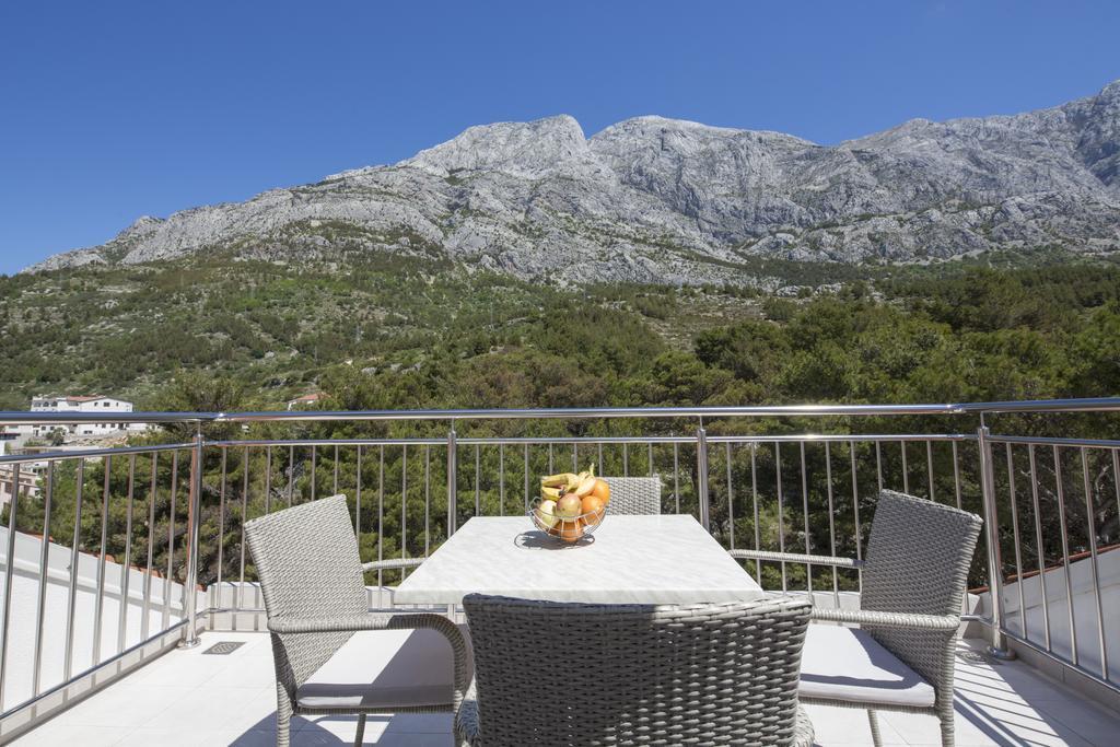 Dorijini Dvori Bed & Breakfast Baska Voda Exterior photo