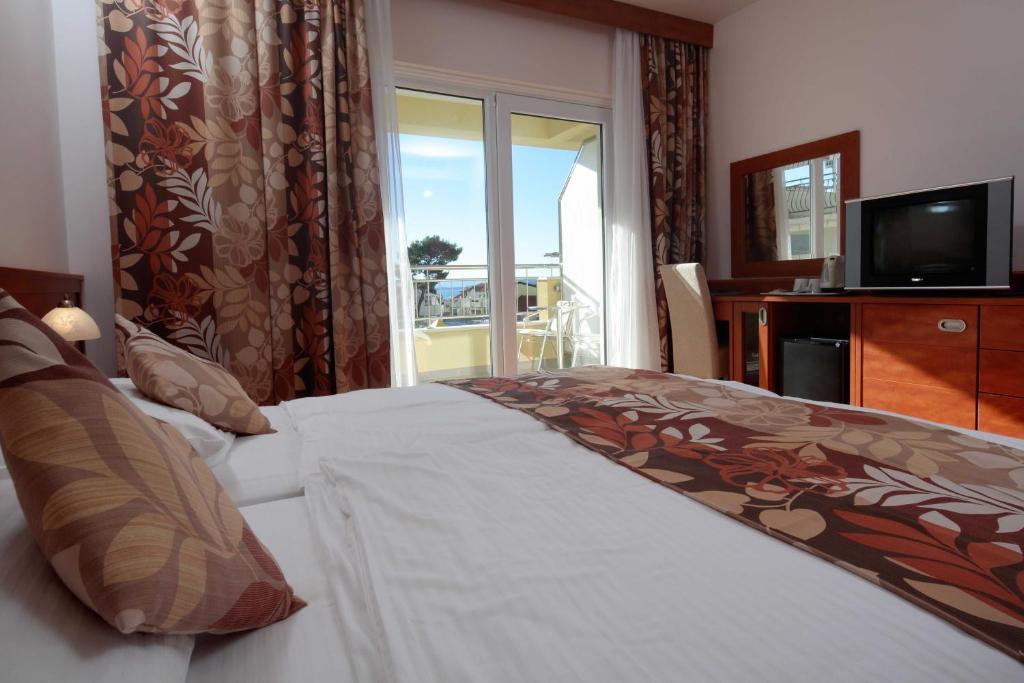 Dorijini Dvori Bed & Breakfast Baska Voda Exterior photo